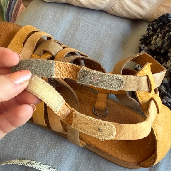 Strappy leather sandals - Picture 8 of 9